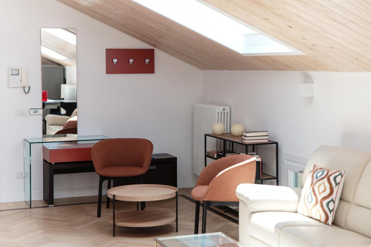 Attic 64 - The House Of Travelers Leilighet Como Eksteriør bilde