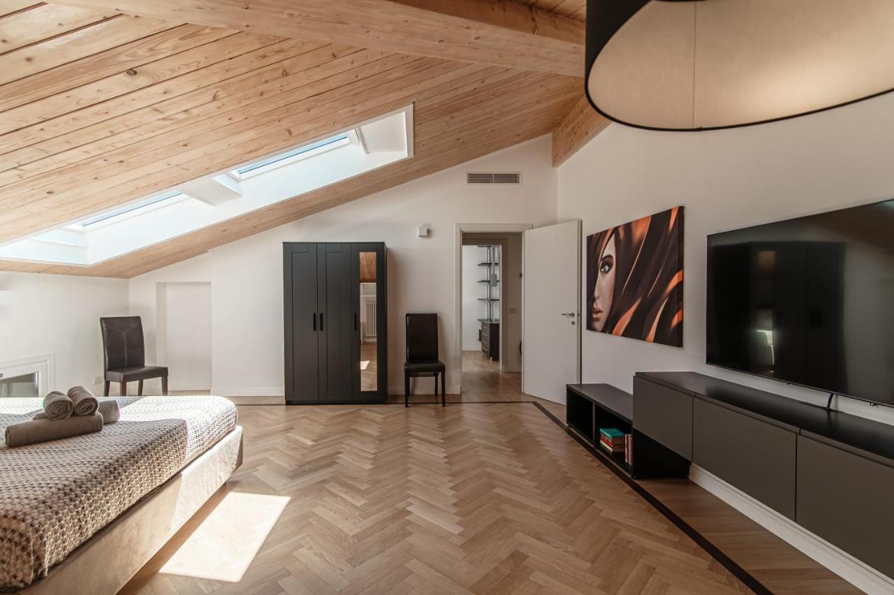 Attic 64 - The House Of Travelers Leilighet Como Eksteriør bilde
