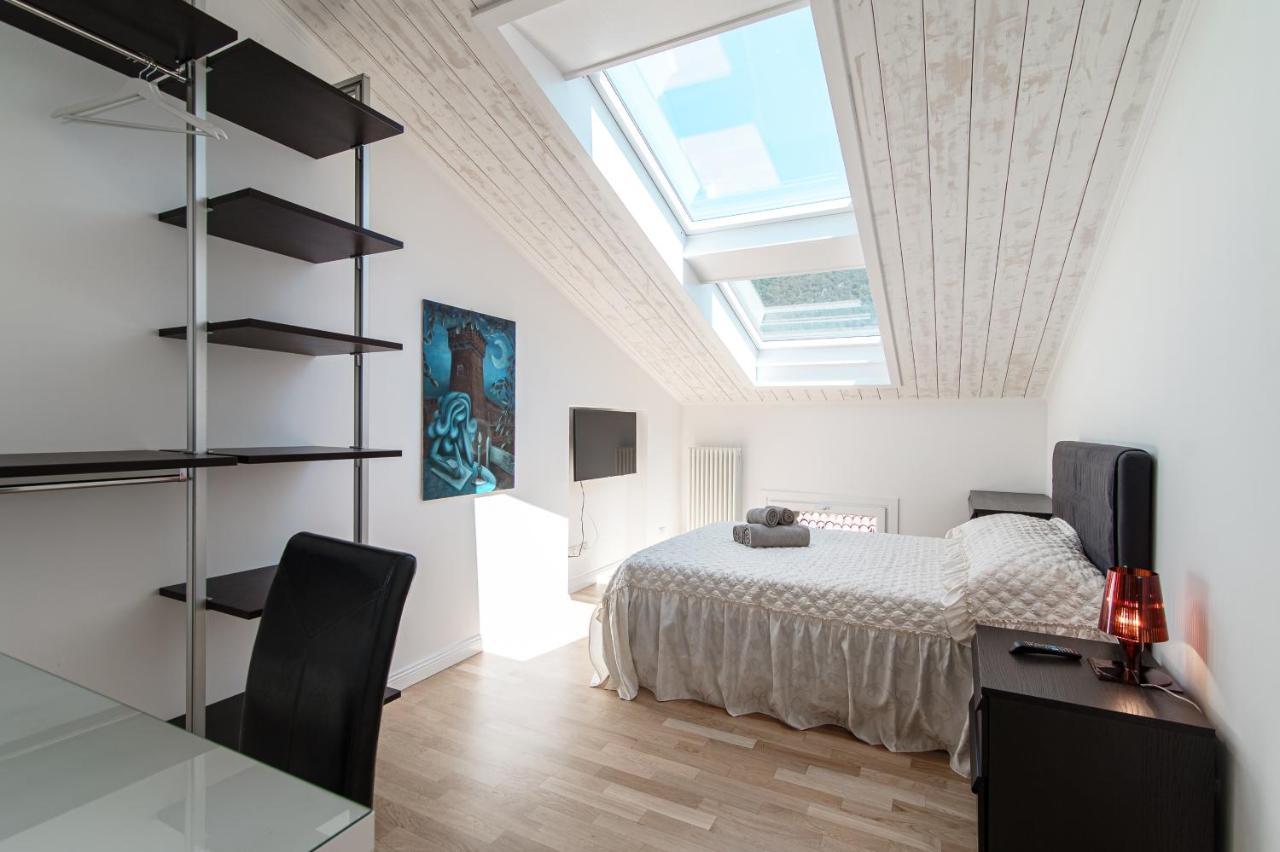 Attic 64 - The House Of Travelers Leilighet Como Eksteriør bilde