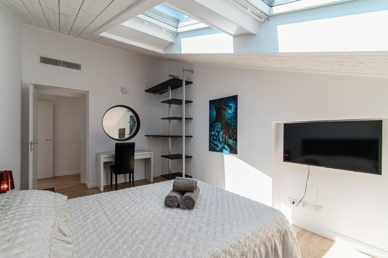 Attic 64 - The House Of Travelers Leilighet Como Eksteriør bilde