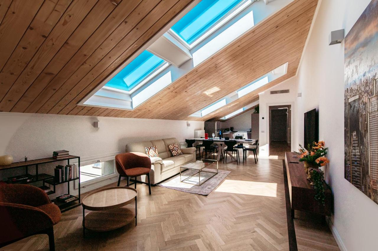 Attic 64 - The House Of Travelers Leilighet Como Eksteriør bilde